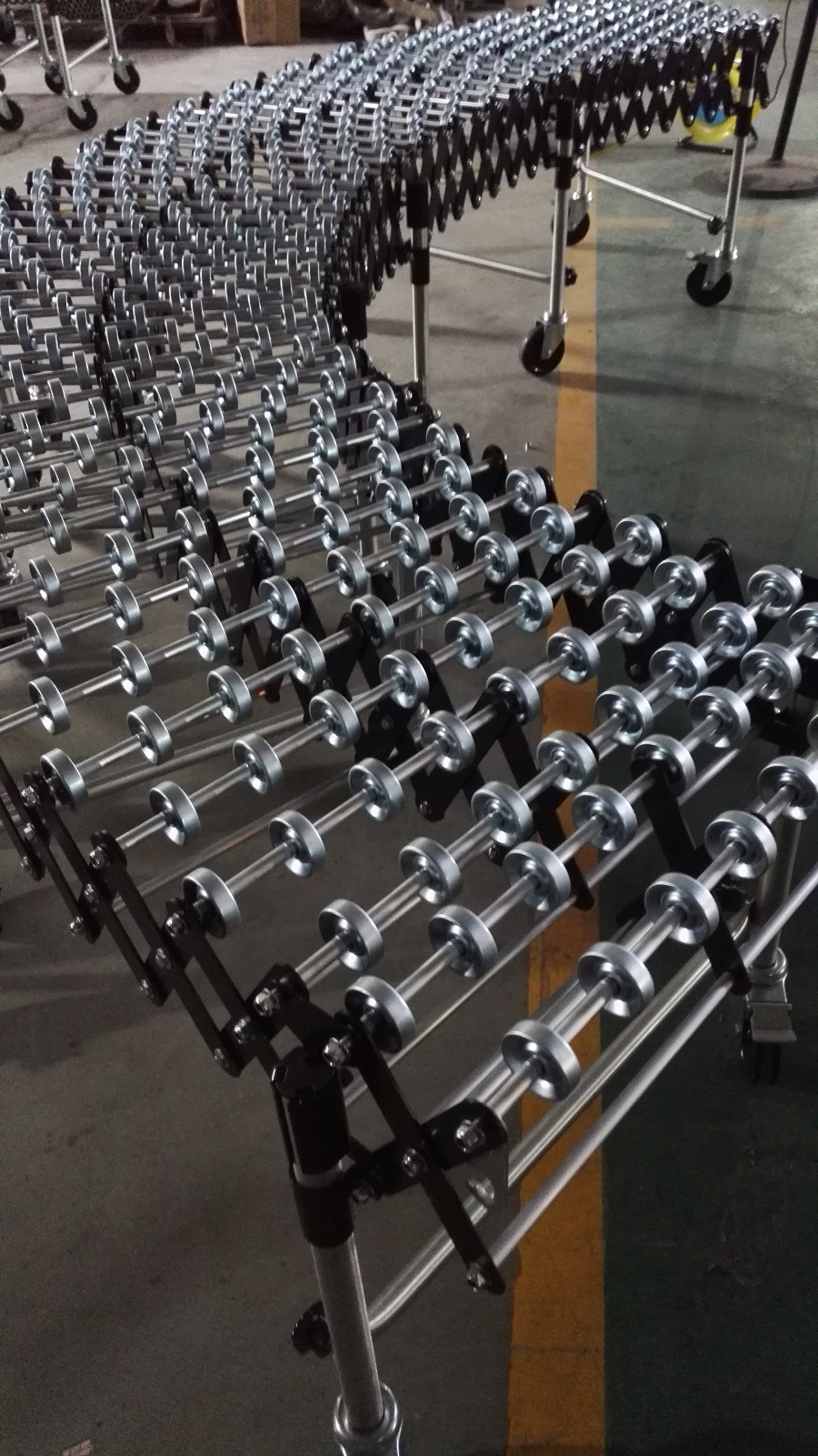 Steel Skate Wheel Flexible Conveyor